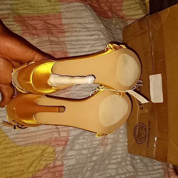 Shoes - Picture 4 of 4